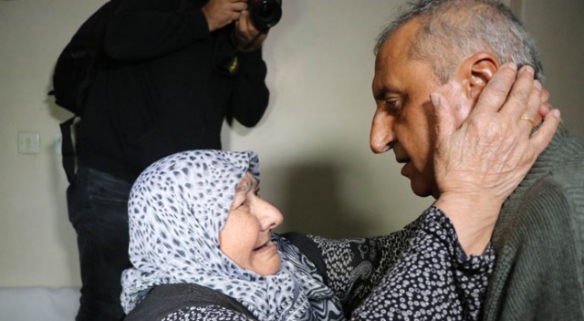 13 yıldır kayıptı! Zihinsel engelli adam ailesine kavuştu 13 yıldır kayıptı! Zihinsel engelli adam ailesine kavuştu