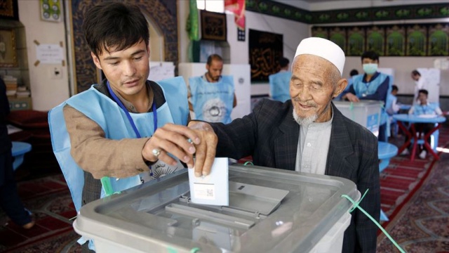 Afganistan&#039;da halk sandık başında
