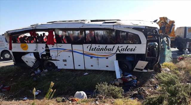 Afyonkarahisar'da otobüs devrildi: 1 ölü, 40 yaralı