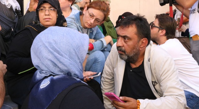 Ahmet Yenilmez'den HDP önünde eylem yapan acılı ailelere destek Ahmet Yenilmez'den HDP önünde eylem yapan acılı ailelere destek