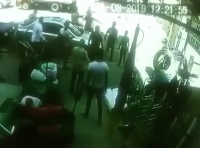 Alacak verecek meselesi kanlı bitti! Baba ve oğlu kavgada bıçaklandı Alacak verecek meselesi kanlı bitti! Baba ve oğlu kavgada bıçaklandı