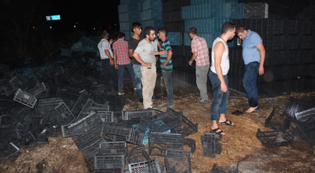 Alaşehir’de plastik kasa imalathanesinde yangın Alaşehir’de plastik kasa imalathanesinde yangın