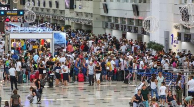 Antalya'da rekor! 10 milyon 765 bin 946 turist geldi Antalya'da rekor! 10 milyon 765 bin 946 turist geldi
