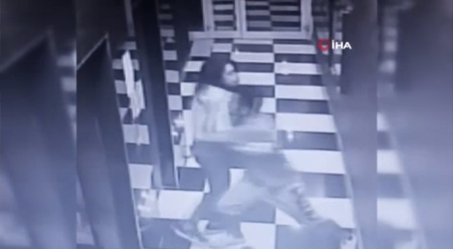 Arkadaşının ittiği üniversiteli genç kız asansör boşluğuna düştü Arkadaşının ittiği üniversiteli genç kız asansör boşluğuna düştü