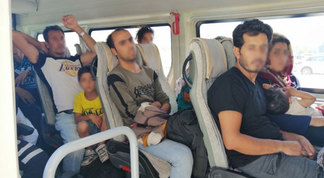 Ayvacık'ta 97 kaçak göçmen yakalandı Ayvacık'ta 97 kaçak göçmen yakalandı