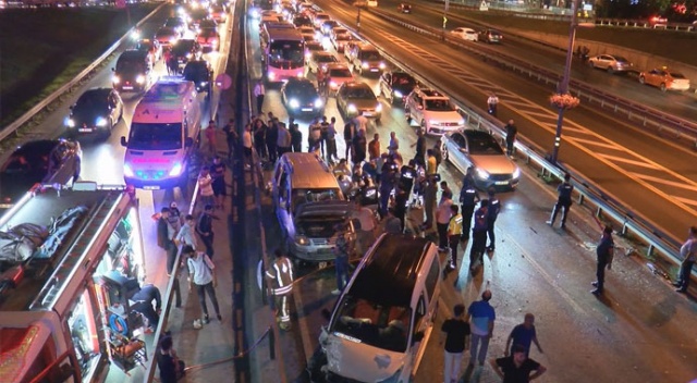 Bakırköy'de zincirleme kaza: 1 ölü, 3 yaralı Bakırköy'de zincirleme kaza: 1 ölü, 3 yaralı