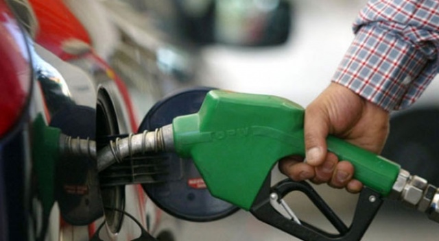 Araç sahiplerine müjde! Benzine 25 kuruş indirim Araç sahiplerine müjde! Benzine 25 kuruş indirim