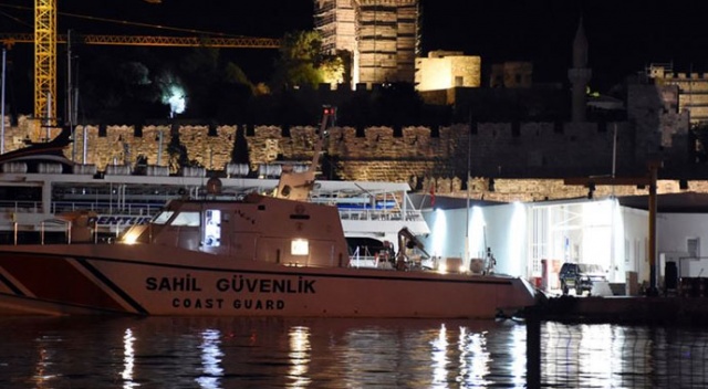 Bodrum açıklarında düzensiz göçmenleri taşıyan tekne battı