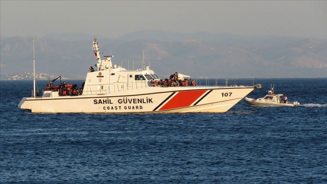 Çanakkale'de düzensiz göçmen operasyonu: 256 kişi yakalandı Çanakkale'de düzensiz göçmen operasyonu: 256 kişi yakalandı