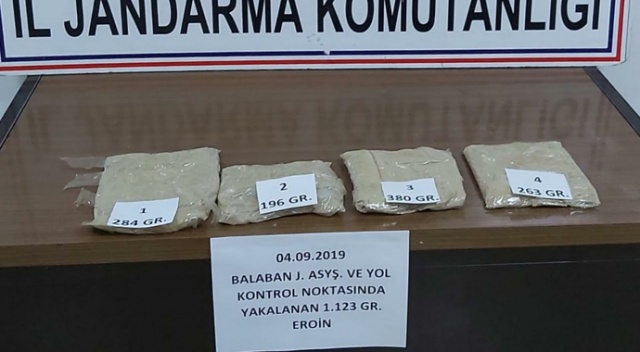 Cesur tepki verdi aramada 1 kilo 123 gram eroin ele geçirildi