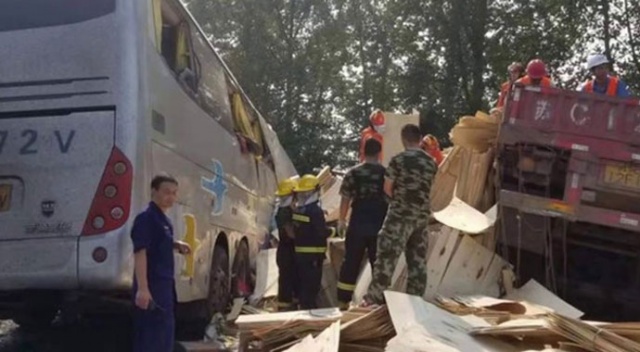 Çin&#039;de feci kaza! Otobüs ile kamyon çarpıştı: 36 ölü, 36 yaralı