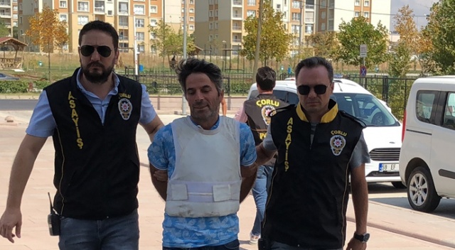 Çorlu'da sokak ortasında çifte infaz zanlısı tutuklandı Çorlu'da sokak ortasında çifte infaz zanlısı tutuklandı