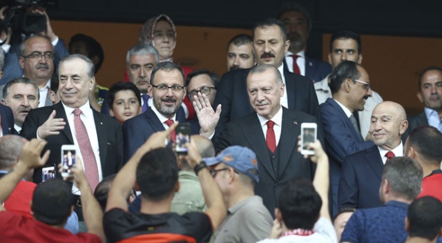 Cumhurbaşkanı Erdoğan, millileri yalnız bırakmadı