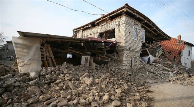 Denizli'de depremzedeler için konut yapımı sürüyor Denizli'de depremzedeler için konut yapımı sürüyor
