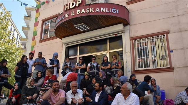 Diyarbakır annelerine sanatçılardan destek Diyarbakır annelerine sanatçılardan destek
