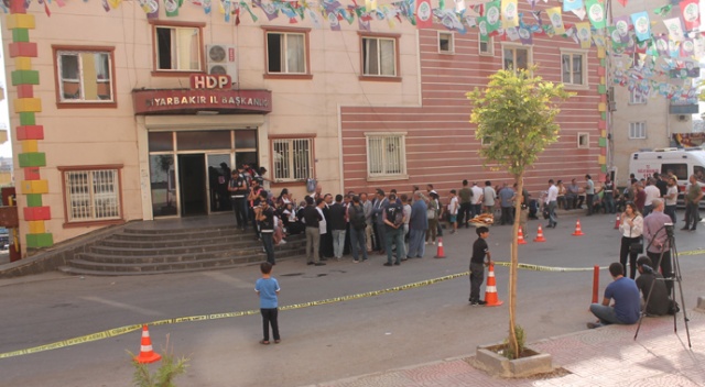 Diyarbakır'da eylem yapan aileler, HDP hakkında suç duyurusunda bulundu