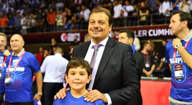 Ergin Ataman: Sezona geçen yıl olduğu gibi kupayla başlıyoruz Ergin Ataman: Sezona geçen yıl olduğu gibi kupayla başlıyoruz