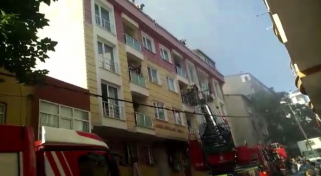 Esenyurt'ta korkutan yangın! Mahsur kalanları itfaiye kurtardı