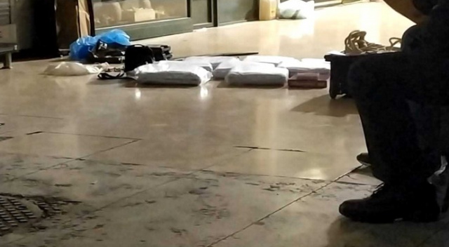 Fatih’te bir kişi 8 kişilik kefen hazırladı, polis ekiplerini alarma geçirdi Fatih’te bir kişi 8 kişilik kefen hazırladı, polis ekiplerini alarma geçirdi