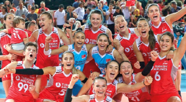 Filenin sultanları, Polonya'yı yenip finale adını yazdırdı Filenin sultanları, Polonya'yı yenip finale adını yazdırdı