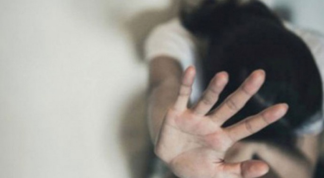 Genç kız kendisine laf atan şahsın peşini bırakmadı