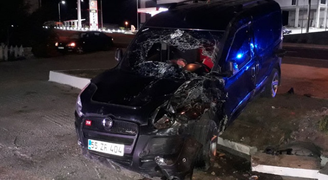 Göçmenleri taşıyan araç düğün salonu otoparkına girdi: 14 yaralı Göçmenleri taşıyan araç düğün salonu otoparkına girdi: 14 yaralı