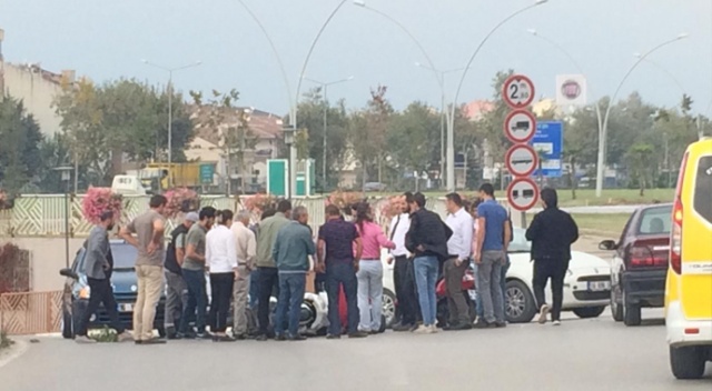 Hafif ticarî araç ile motosiklet böyle çarpıştı: 1 yaralı Hafif ticarî araç ile motosiklet böyle çarpıştı: 1 yaralı