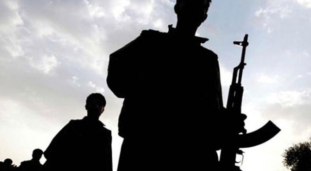 Hakkari&#039;de bir terörist teslim oldu