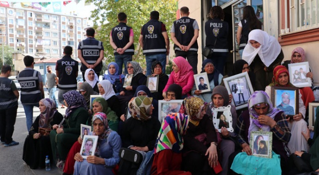 HDP önündeki anneler haykırdı: Artık bırakın evlatlarımızı