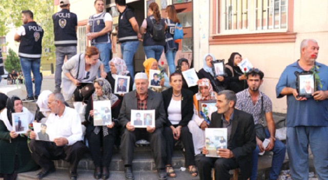 HDP önündeki çığlık ülke sınırlarını aştı, İranlı annelere umut oldular HDP önündeki çığlık ülke sınırlarını aştı, İranlı annelere umut oldular