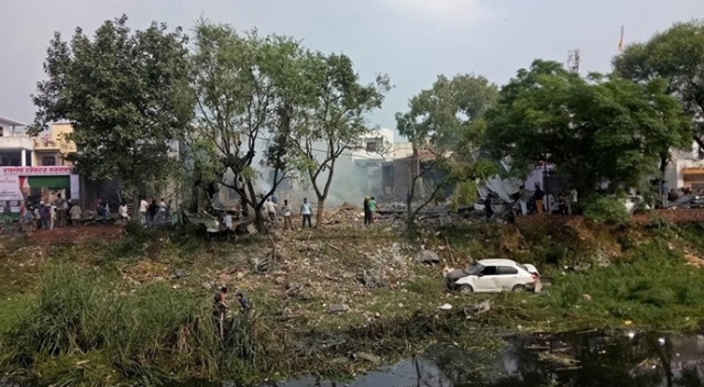 Hindistan’da havai fişek patlaması: En az 15 ölü Hindistan’da havai fişek patlaması: En az 15 ölü