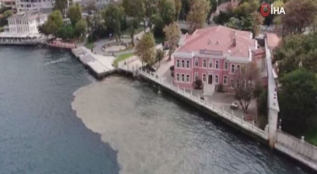 İstanbul Boğazı'nda dikkat çeken görüntü merak uyandırdı İstanbul Boğazı'nda dikkat çeken görüntü merak uyandırdı