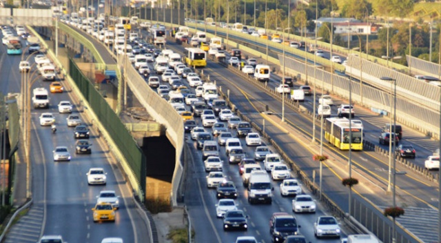 İstanbul'da yeni eğitim öğretim yılının ilk gününde trafikte yoğunluk İstanbul'da yeni eğitim öğretim yılının ilk gününde trafikte yoğunluk