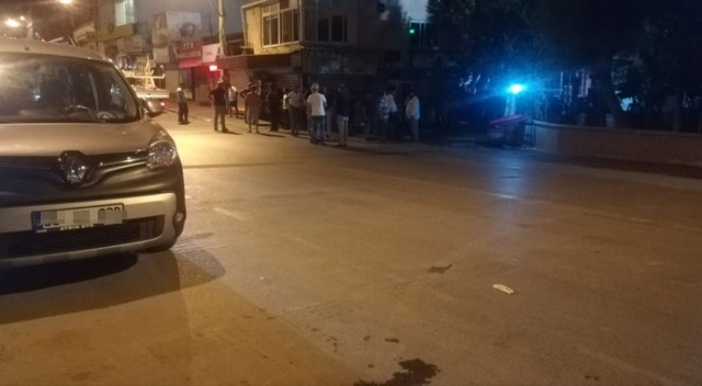 İzmir’de seyir halindeki otomobile ateş açıldı: 1 ölü İzmir’de seyir halindeki otomobile ateş açıldı: 1 ölü