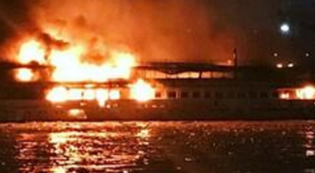 Kaliforniya kıyılarında gemi yangını: En az 34 ölü Kaliforniya kıyılarında gemi yangını: En az 34 ölü