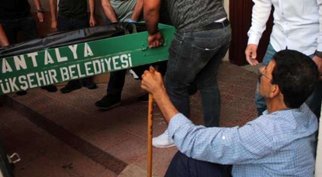 Kayıp genç üç gün sonra evin çatısında ölü olarak bulundu Kayıp genç üç gün sonra evin çatısında ölü olarak bulundu