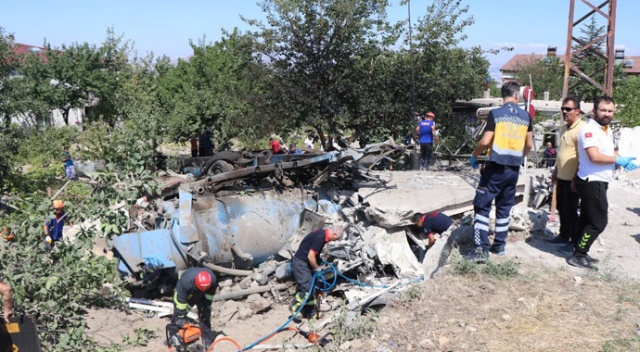 Kayseri'de feci kaza! Kamyon çaptığı evi yıktı: 4 kişi hayaını kaybetti Kayseri'de feci kaza! Kamyon çaptığı evi yıktı: 4 kişi hayaını kaybetti