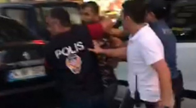 Kılıçdaroğlu'na yumurtalı saldırı şüphelisi adli kontrol şartıyla serbest bırakıldı Kılıçdaroğlu'na yumurtalı saldırı şüphelisi adli kontrol şartıyla serbest bırakıldı