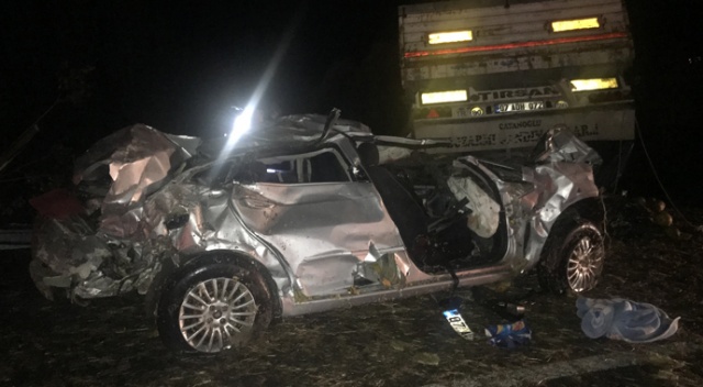 Konya'da otomobille tır çarpıştı: 2 ölü, 3 yaralı Konya'da otomobille tır çarpıştı: 2 ölü, 3 yaralı