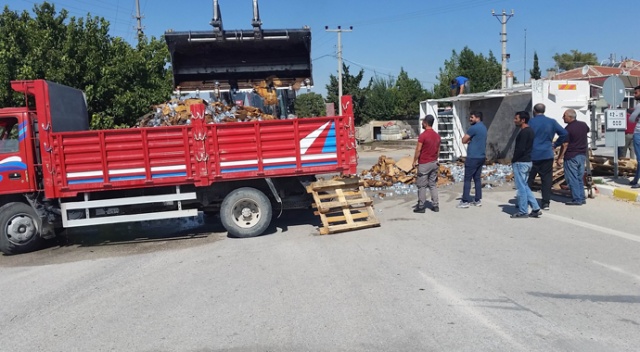 Konya’da su yüklü kamyonet devrildi: 2 yaralı