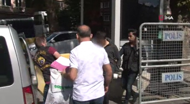 Maltepe’de babasını bıçaklayarak öldüren şüpheli tutuklandı Maltepe’de babasını bıçaklayarak öldüren şüpheli tutuklandı