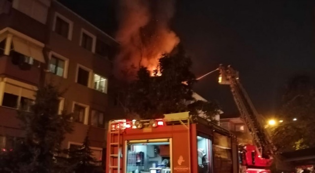 Maltepe'de çatı yangını korkuttu Maltepe'de çatı yangını korkuttu