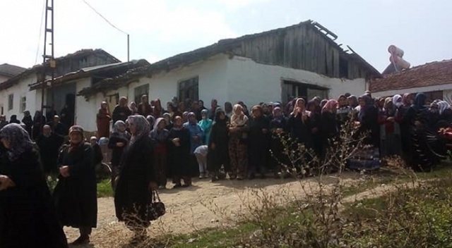 Minik Yusuf gözyaşları ile toprağa verildi Minik Yusuf gözyaşları ile toprağa verildi