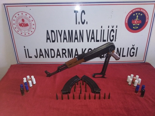 Operasyon yapılan evde kalaşnikof ele geçirildi