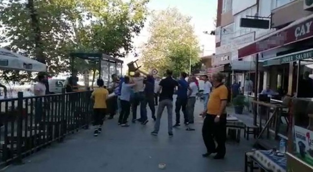 Pendik’te taburelerin havada uçuştuğu kavga böyle görüntülendi! Pendik’te taburelerin havada uçuştuğu kavga böyle görüntülendi!