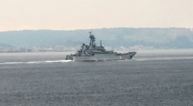 Rus savaş gemisi 'Azov' Çanakkale Boğazı'ndan geçti Rus savaş gemisi 'Azov' Çanakkale Boğazı'ndan geçti