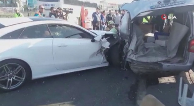 Sefaköy&#039;de trafik kazası: 2 yaralı