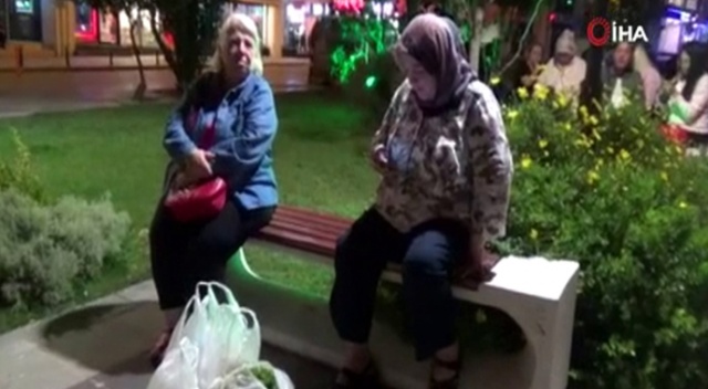 Silivri’de vatandaşlar parklarda battaniyeye sarılı şekilde bekliyor Silivri’de vatandaşlar parklarda battaniyeye sarılı şekilde bekliyor