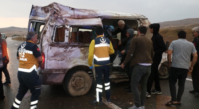 Sivas'ta trafik kazası: 8 yaralı