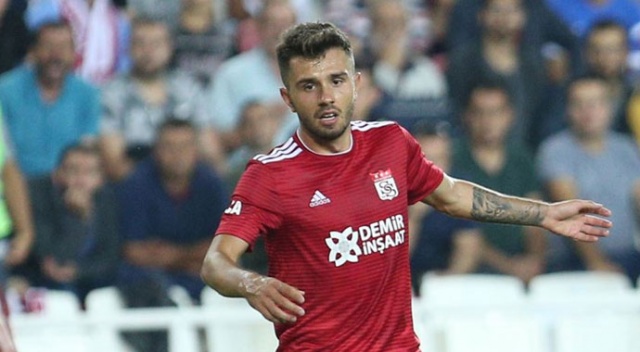Sivassporlu Emre Kılınç iki hafta sahalardan uzak kalacak Sivassporlu Emre Kılınç iki hafta sahalardan uzak kalacak